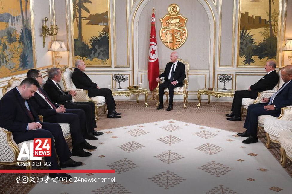 Attaf reçu par le président tunisien Kaïs Saïed