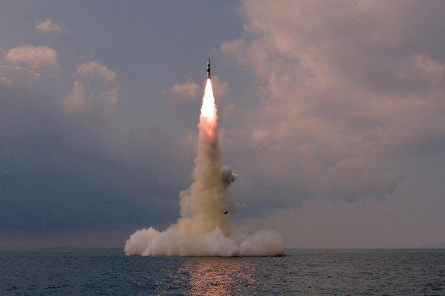 كوريا الشمالية تختبر مدمرة جديدة وتعلن تسريع التسليح النووي البحري