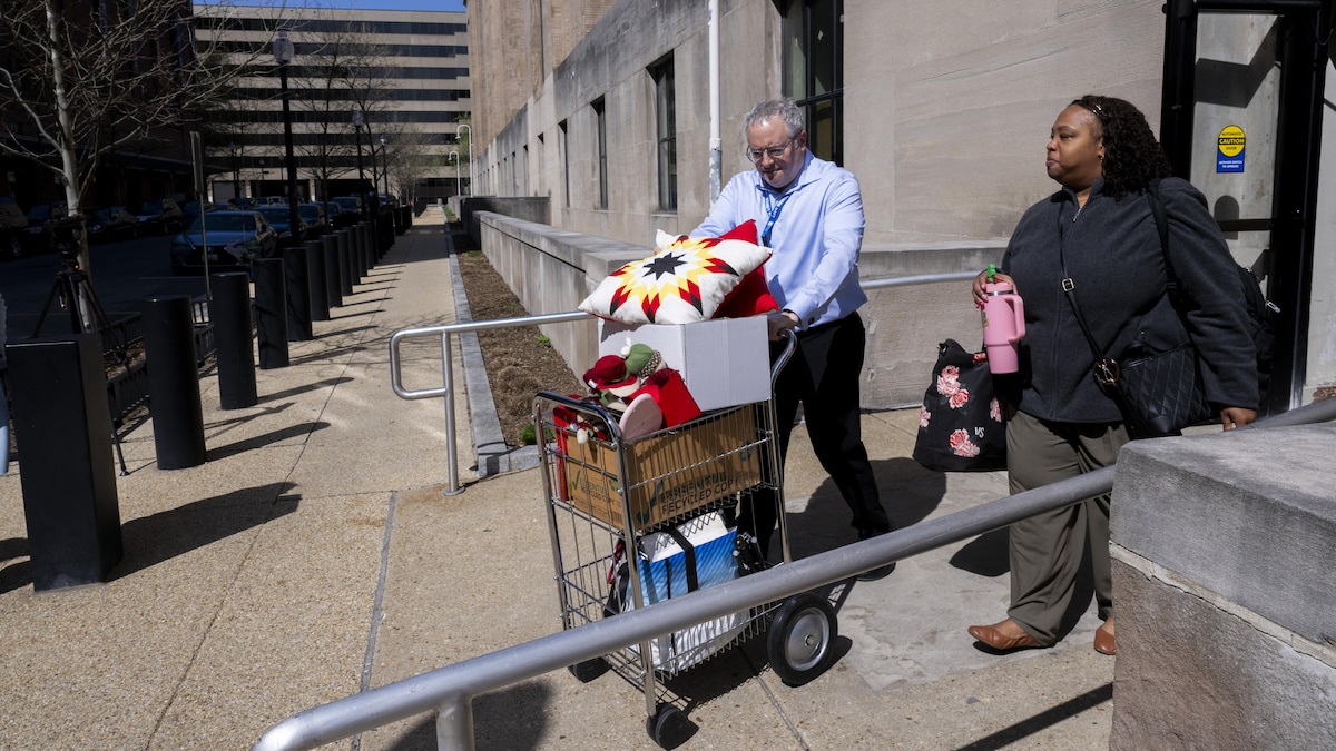 Début des licenciements de milliers d'employés des agences de santé américaines