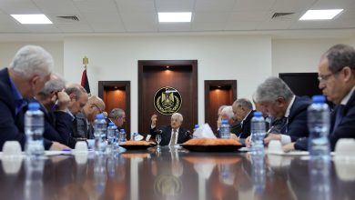 الرئيس الفلسطيني يعيّن حسين الشيخ نائبا له