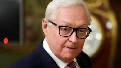 مشاورات روسية أمريكية مرتقبة لتطبيع عمل البعثات الدبلوماسية وسط جمود في الملفات الاستراتيجية