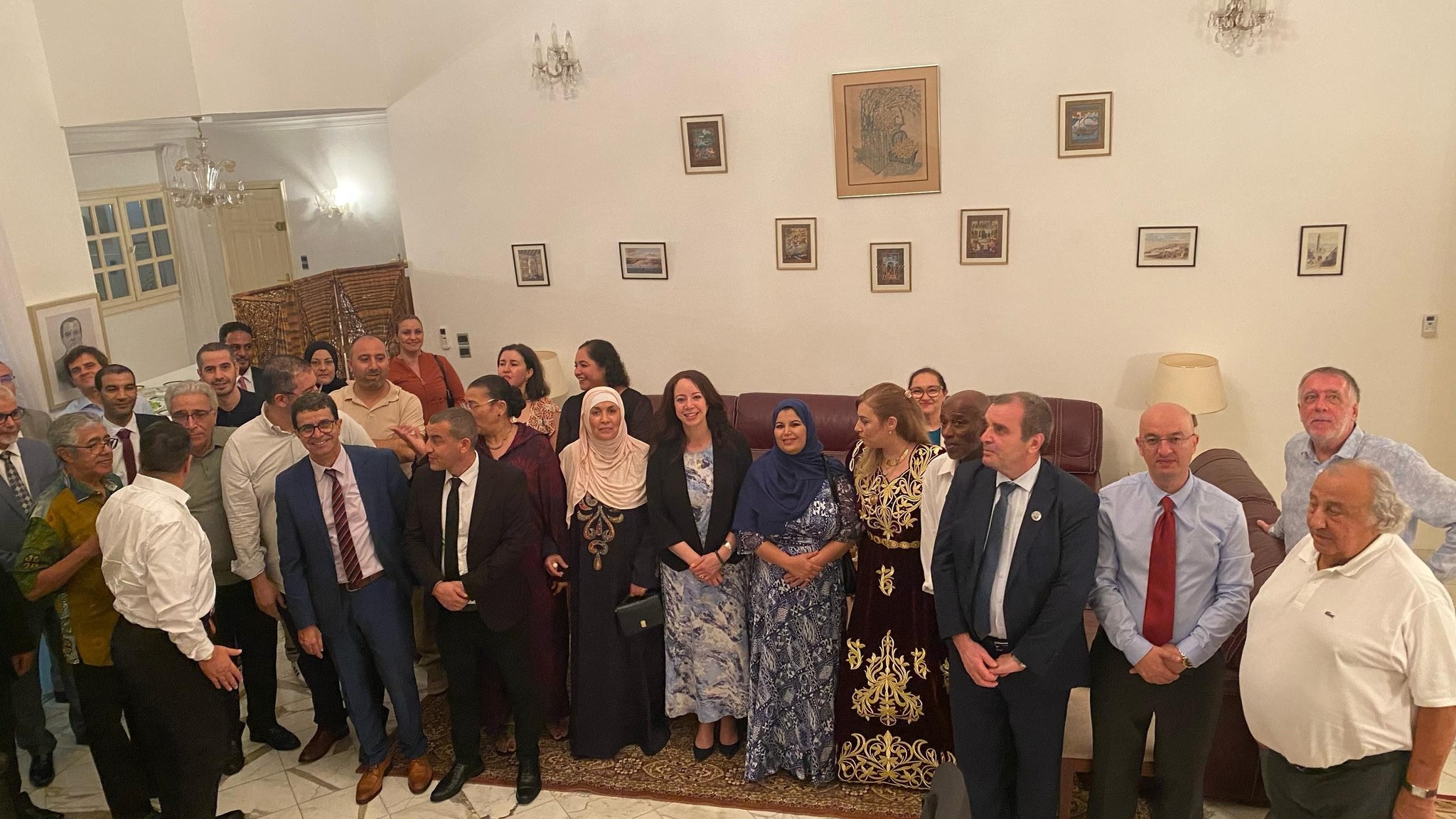 منصوري تلتقي الجالية الجزائرية المقيمة في ليبرفيل