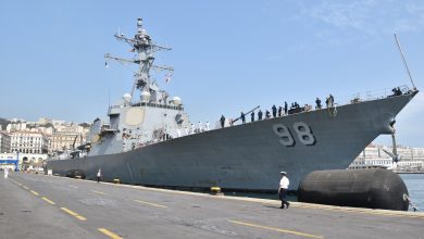 المدمرة الأمريكية " USS FORREST SHERMAN (DDG-98)"