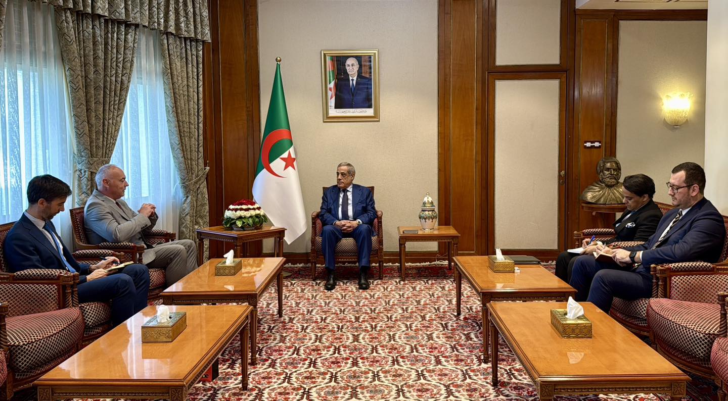الوزير الأول الجزائري يستقبل السفير البلجيكي