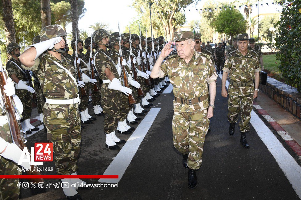 2e Région militaire : le Général d'Armée Saïd Chanegriha supervise un exercice tactique avec munitions réelles