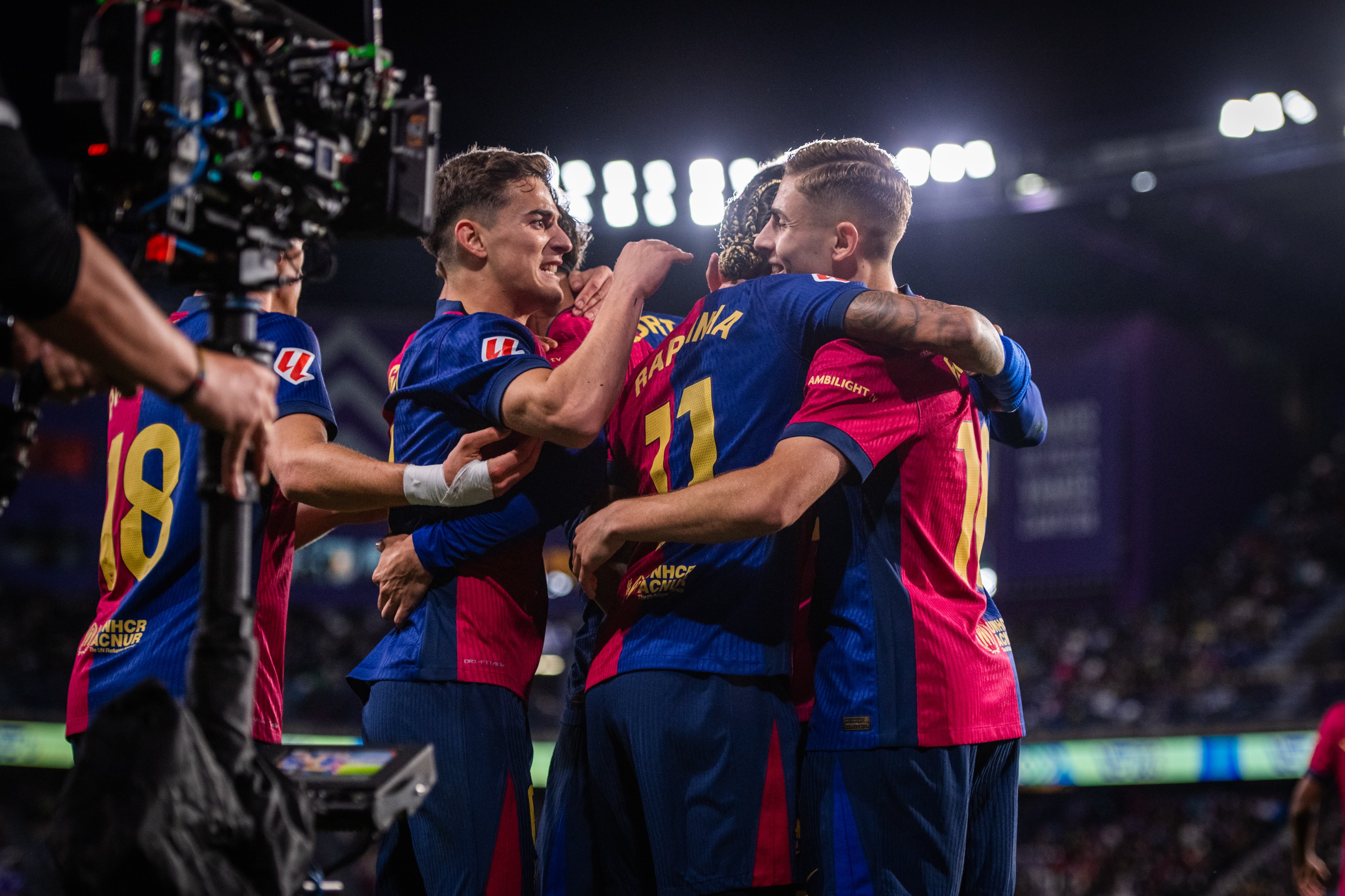 لاعبو برشلونة يحتفلون بالفوز على بلد الوليد