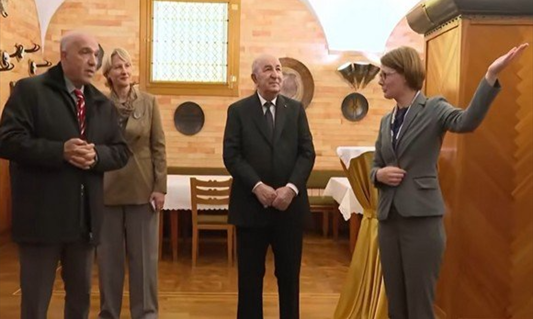 الرئيس الجزائري يزور القصر المتحف بمنطقة بردو بسلوفينيا    