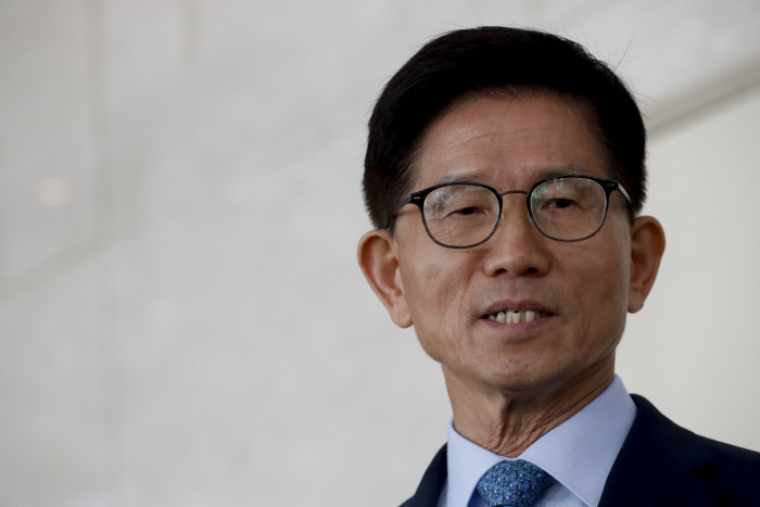 كيم مون سو يفوز بترشيح حزب سلطة الشعب للانتخابات في كوريا الجنوبية