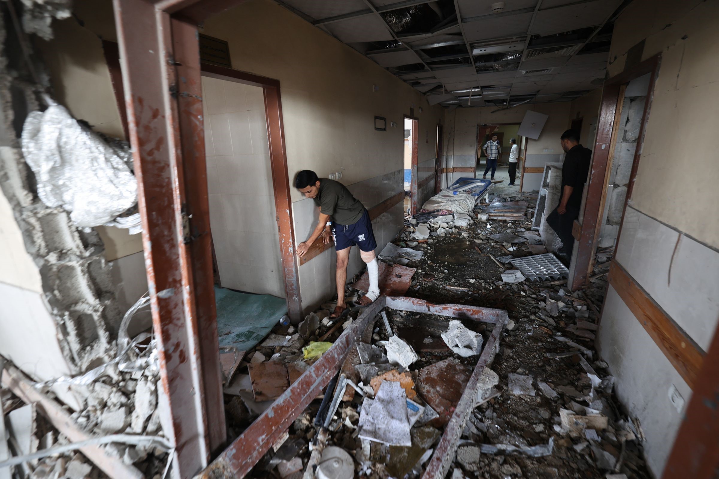 Ghaza : au moins 6 martyrs et 40 blessés dans des frappes sionistes contre l'hôpital européen à Khan Younes