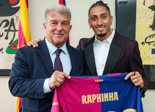 رافينيا يمدد عقده مع برشلونة حتى 2028