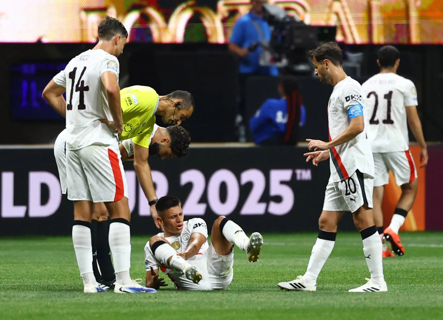 إتشيفيري سيغيب عن الملاعب لمدة أسبوعين (رويترز)