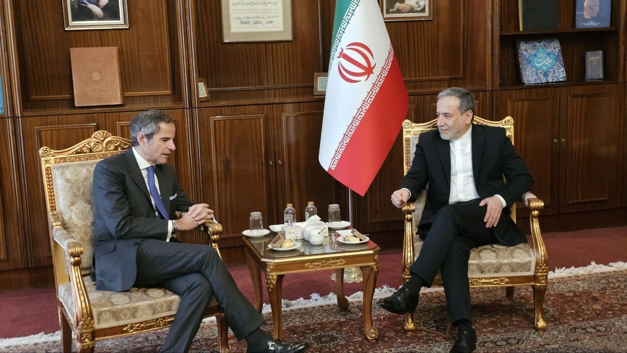 عباس عراقجي ورفائيل غروسي