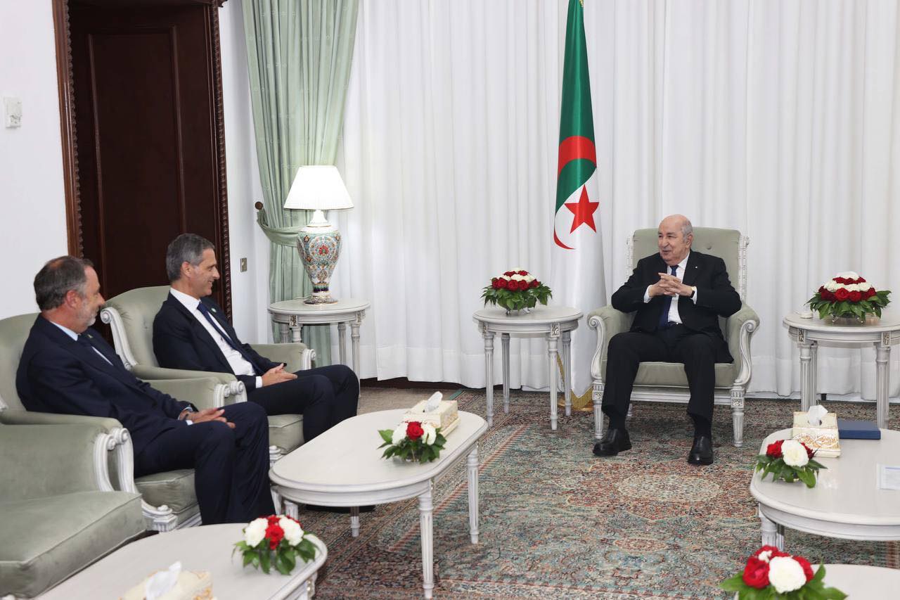 الرئيس الجزائري يستقبل المدير العام للشركة البحرية لنقل الحاويات والشحن