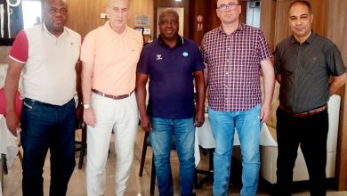 وفد الاتحاد الإفريقي لكرة اليد يزور المنشآت الرياضية بوهران