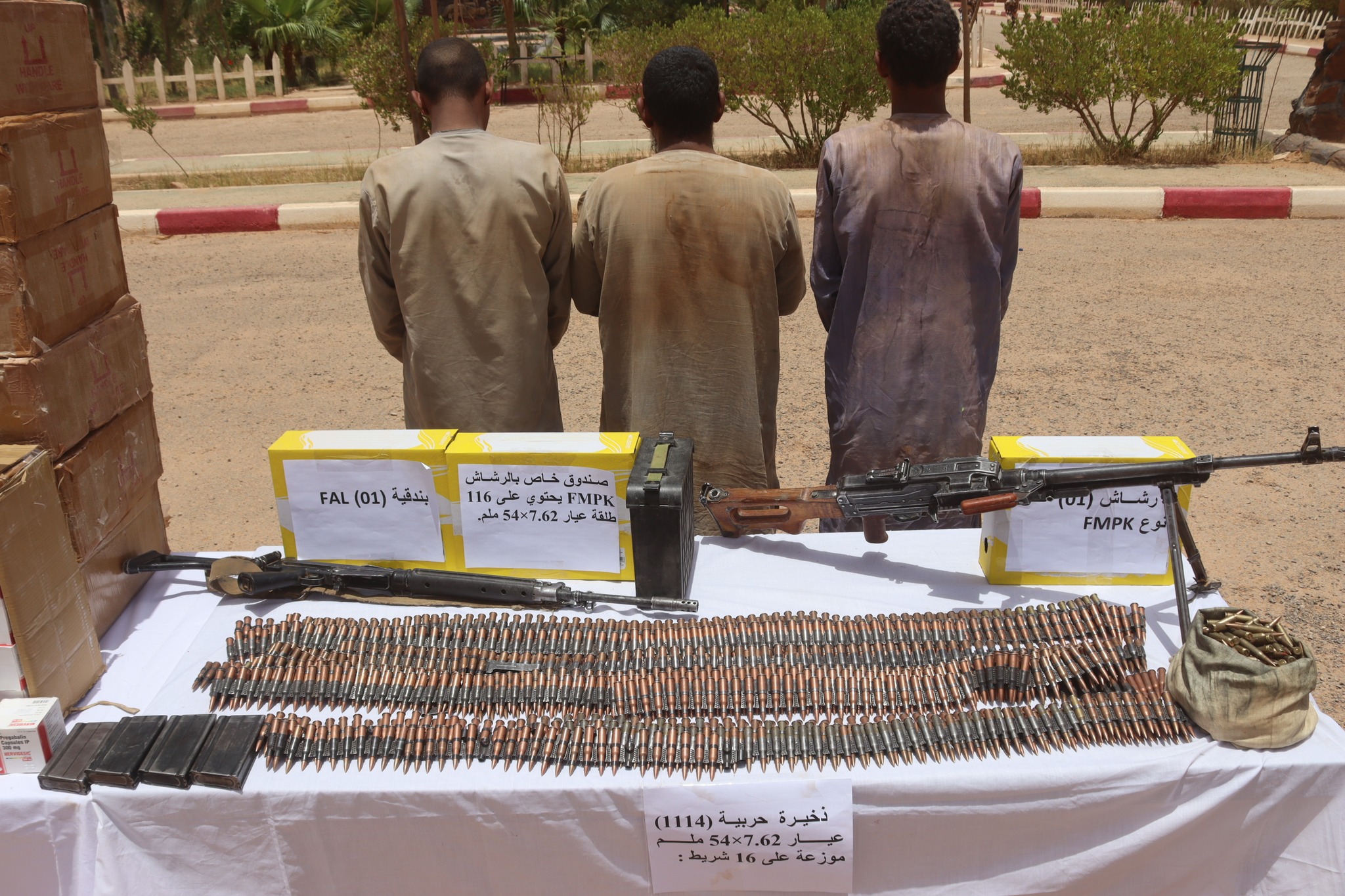 الجيش الجزائري يوقف 3 أجانب مسلحين ويحجز أكثر من مليون قرص مهلوس