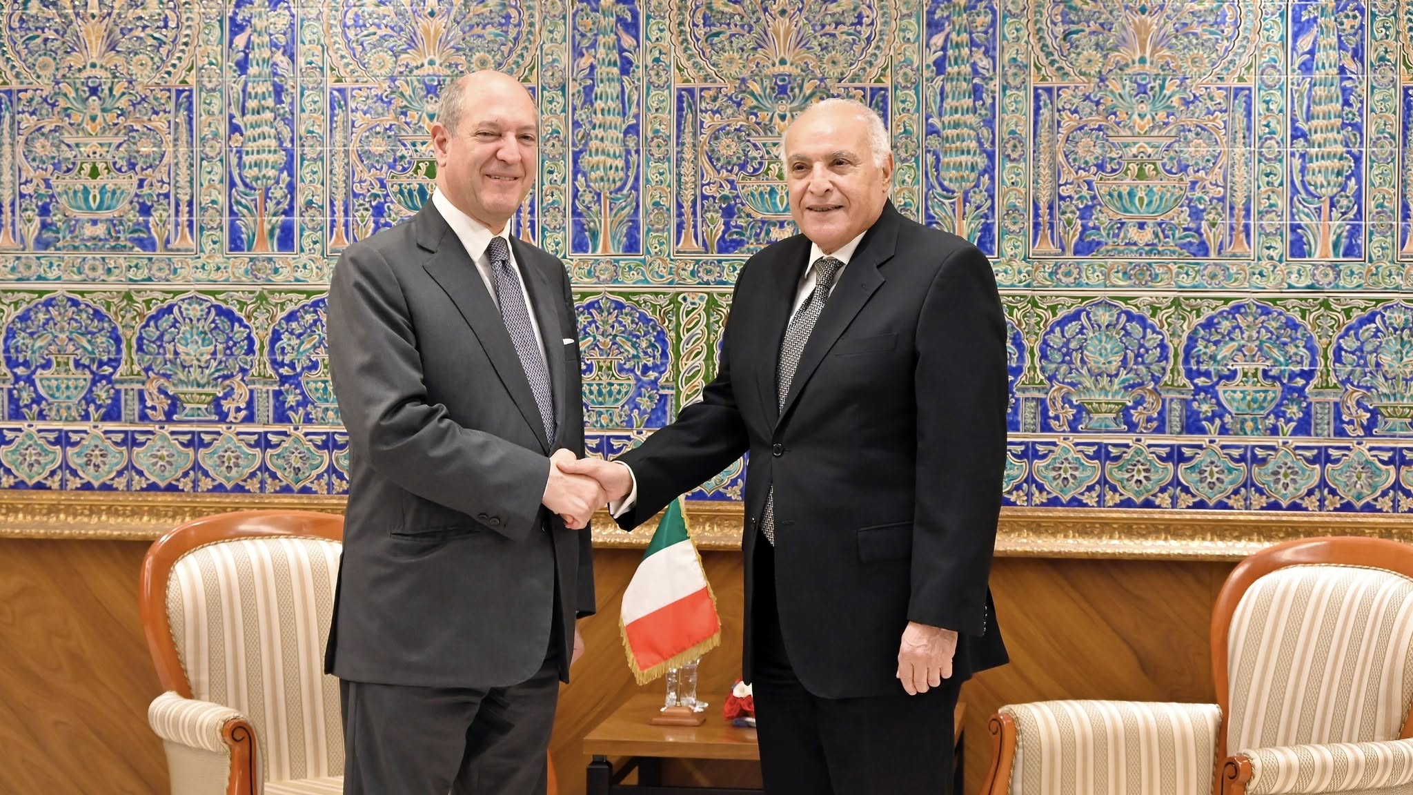 وزير الدولة، وزير الخارجية الجزائري، أحمد عطاف والأمين العام لوزارة الشؤون الخارجية لجمهورية إيطاليا، ريكاردو غواريليا