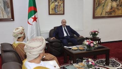 الرئيس الجزائري يستقبل وزير التجارة والصناعة وترويج الاستثمار العُماني