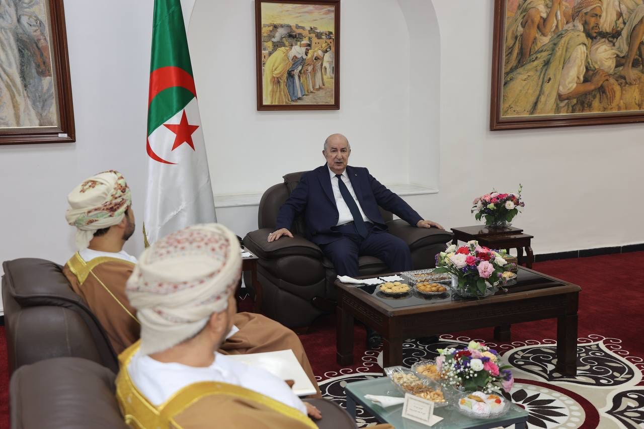 الرئيس الجزائري يستقبل وزير التجارة والصناعة وترويج الاستثمار العُماني