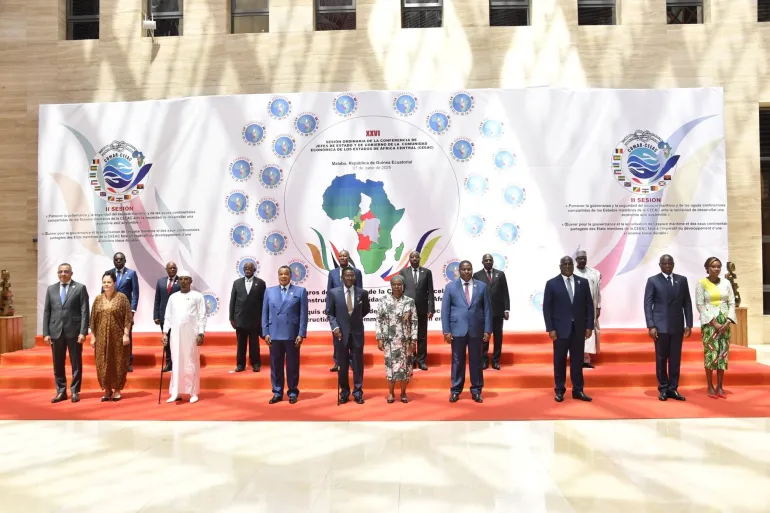 قمة إيكاس في مالابو