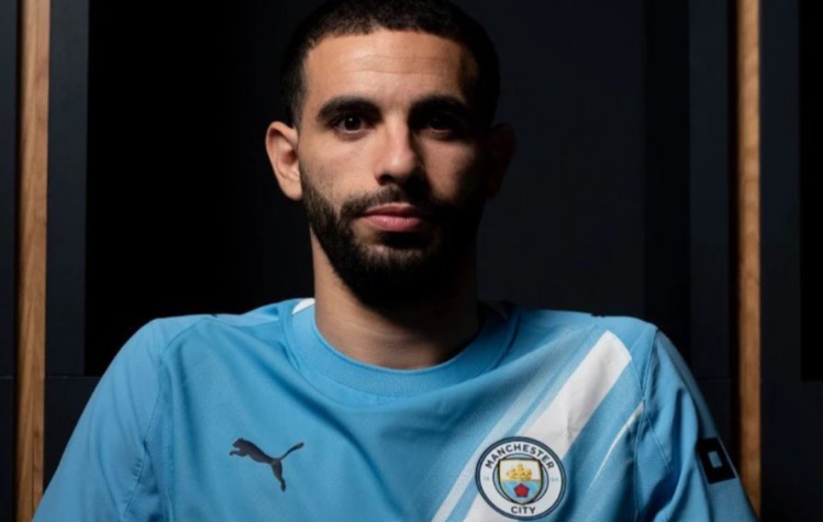آيت نوري يغيب عن التشكيل الأساسي في أول مباراة بقميص مانشستر سيتي