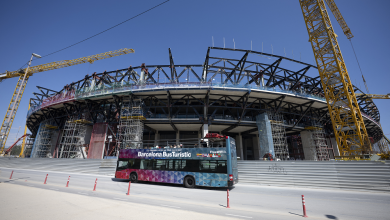 العودة تتزامن بالتزامن مع استمرار أعمال البناء في أرجاء مختلفة من الملعب