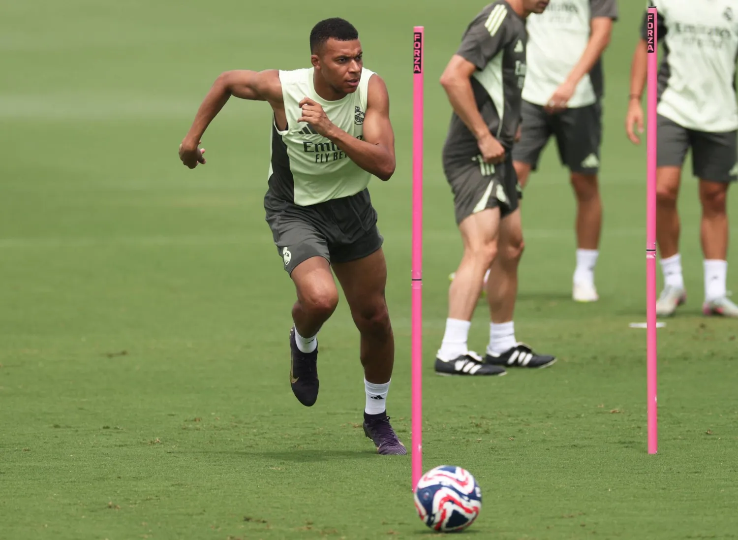 ريال مدريد يتلقى دفعة قوية بعودة مبابي لمواجهة يوفنتوس