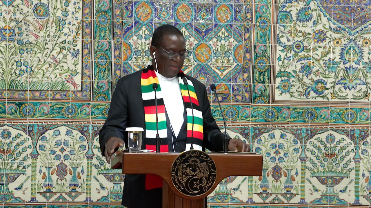 الرئيس الزيمبابوي إمرسون منانغاغوا