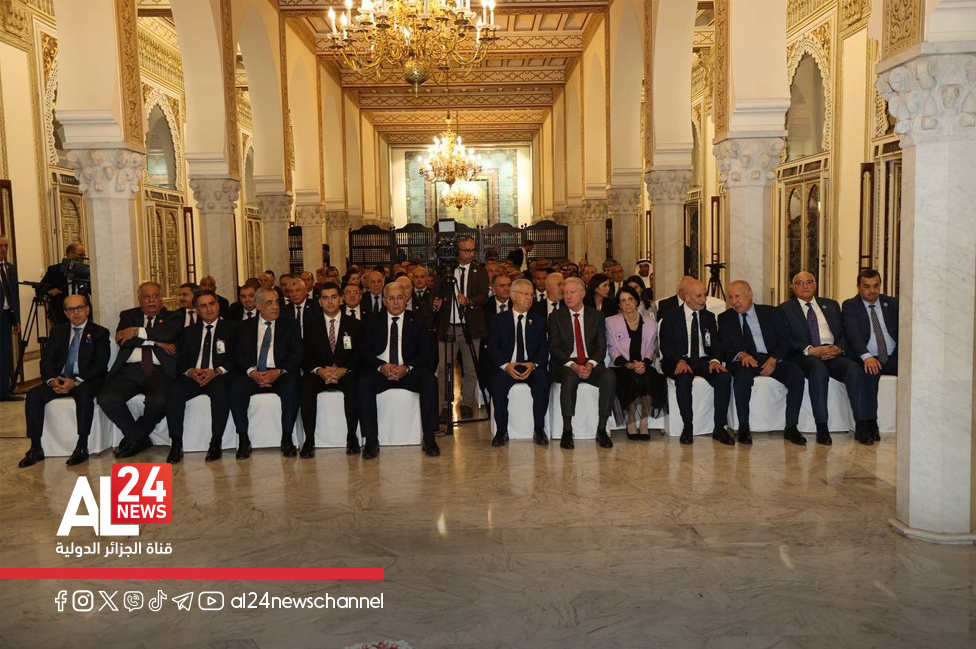 #صور مراسم إسداء الرئيس الجزائري #عبد_المجيد_تبون وساما للرئيس اللبناني، التي أعقبتها مأدبة عشاء على شرف وفد جمهورية #لبنان وعلى رأسه الرئيس #جوزيف_عون.
