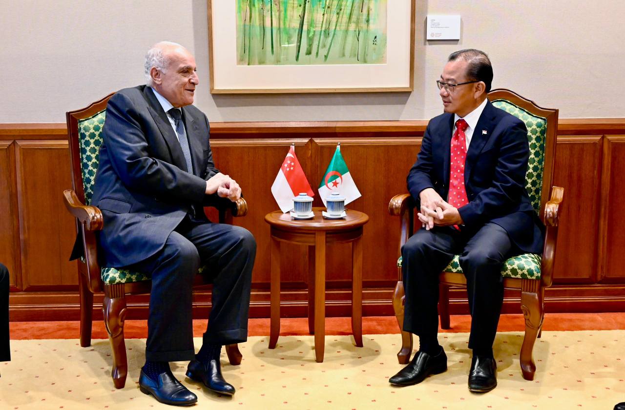 رئيس البرلمان السنغافوري يستقبل أحمد عطاف