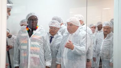 زيارة الرئيس الزيمبابوي إلى مجمع صيدال الجزائري