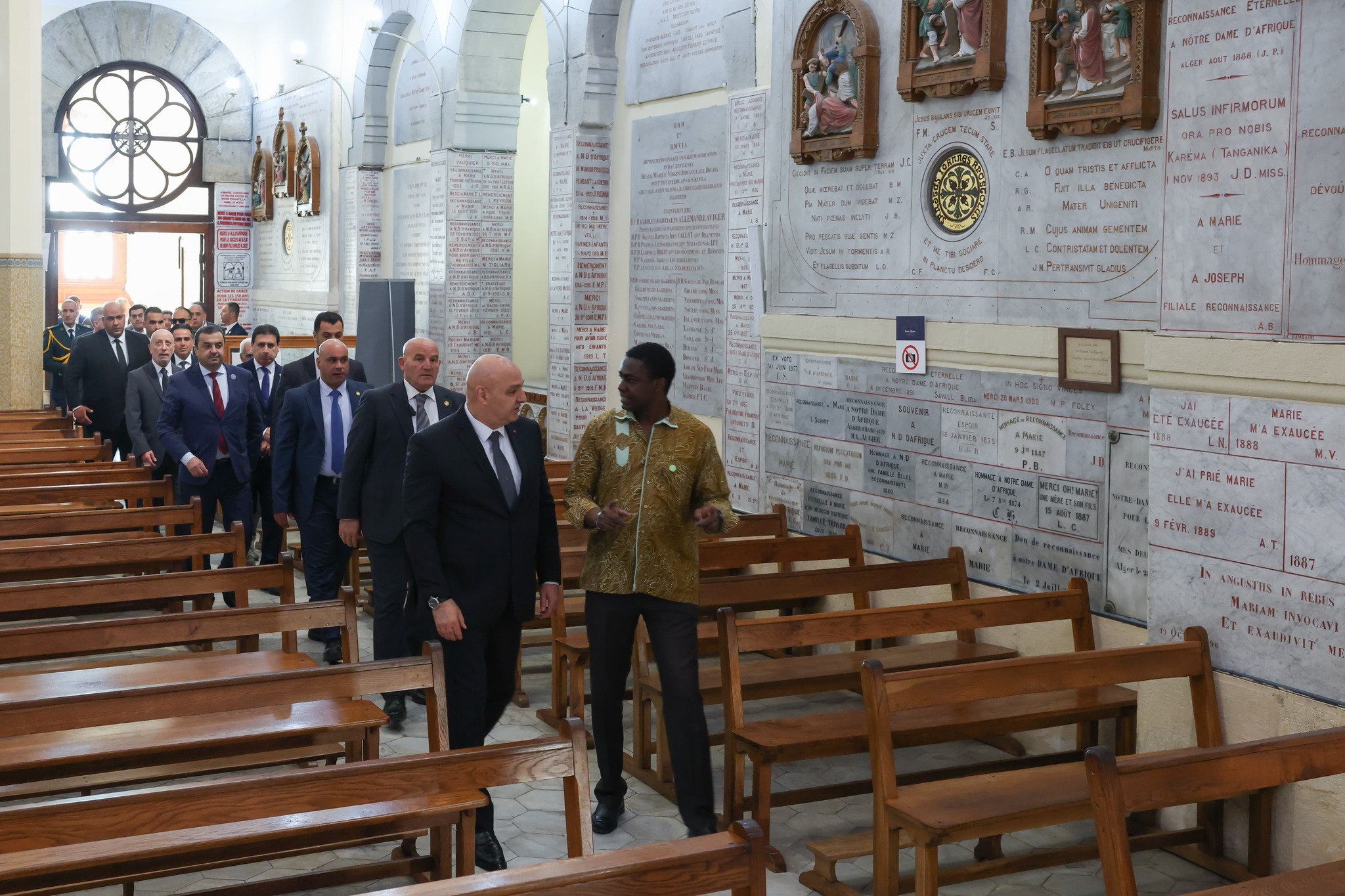 الرئيس اللبناني يزور كاتدرائية السيدة الافريقية بالجزائر العاصمة