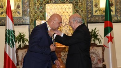 الرئيس الجزائري يقلد نظيره اللبناني وسام الاستحقاق برتبة “أثير”