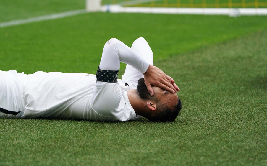 الجزائري حيماد عبدلي يخضع لعملية جراحية