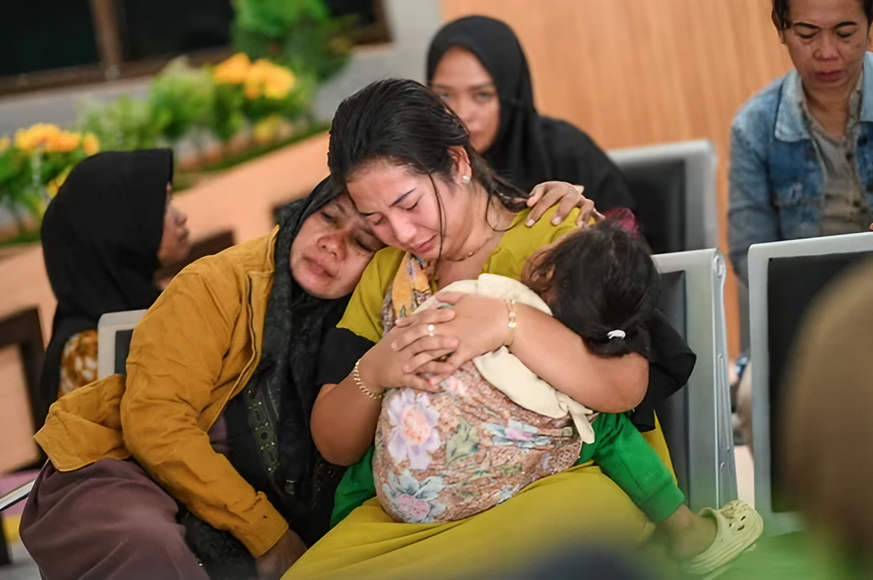 غرق عبّارة في إندونيسيا يودي بحياة أربعة أشخاص