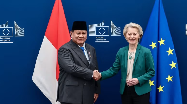 رئيسة المفوضية الأوروبية والرئيس الإندونيسي