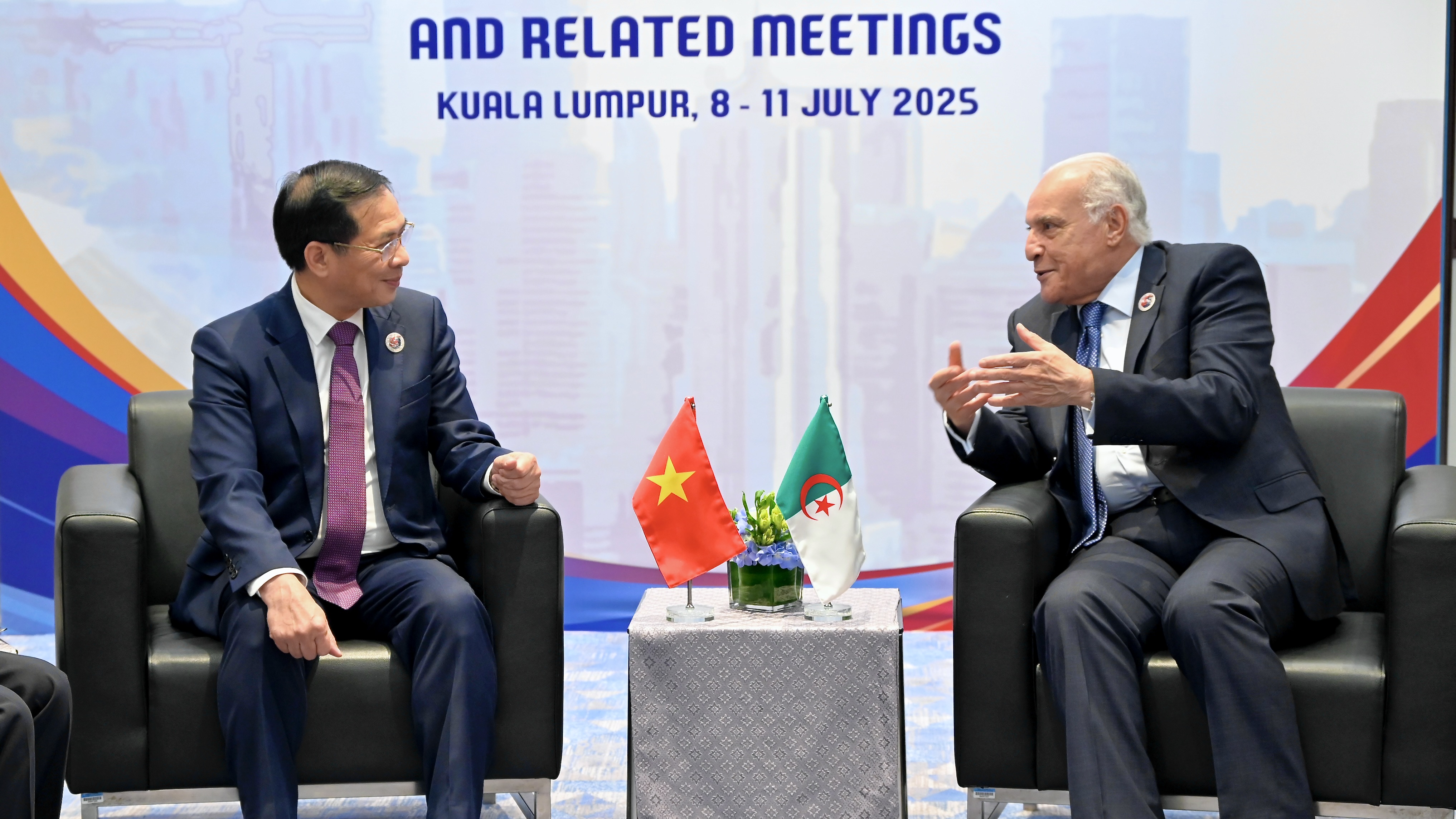 الجزائر وفيتنام تبحثان سبل تعزيز الشراكة الاقتصادية وتوسيع التعاون الثنائي