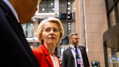 رئيسة المفوضية الأوروبية تنجو من حجب الثقة وسط تصاعد المعارضة السياسية