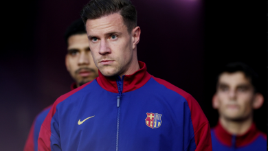 حارس برشلونة تير شتيغن يخضع لعملية جراحية ويغيب عن الميادين