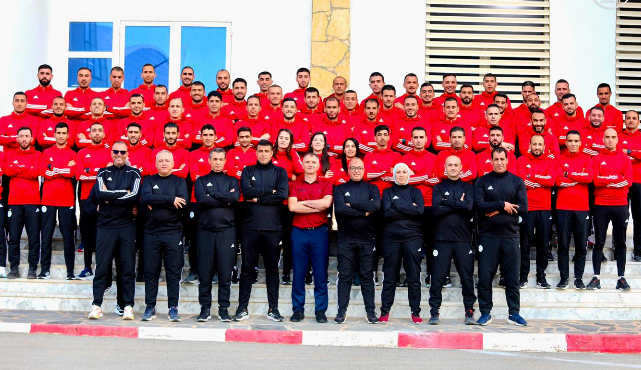 "كاف" تختار رسميا 5 جزائريين لإدارة مباريات بطولة إفريقيا للمحليين