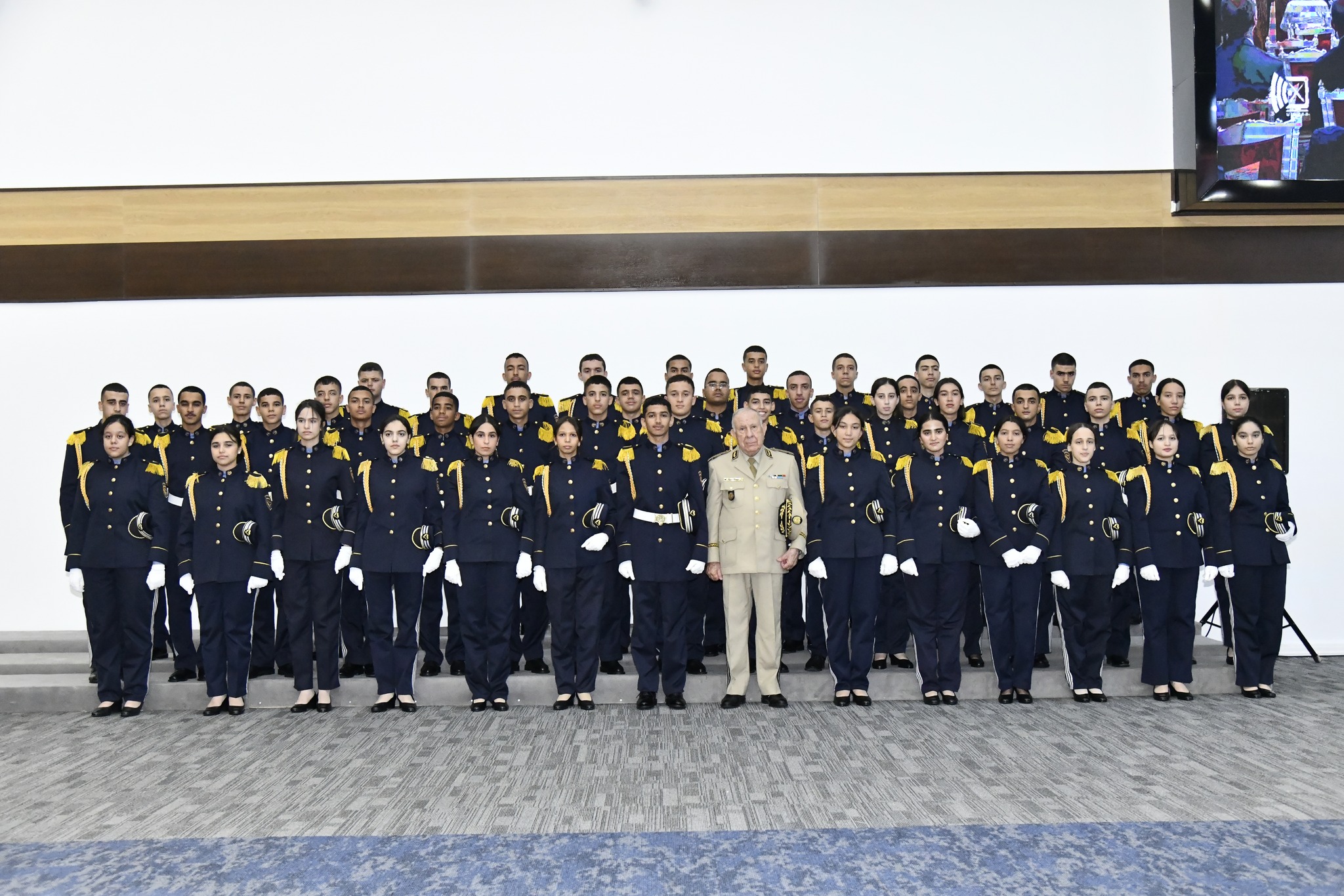 رئيس أركان الجيش الجزائري يكرّم أشبال الأمة - أرشيفية -