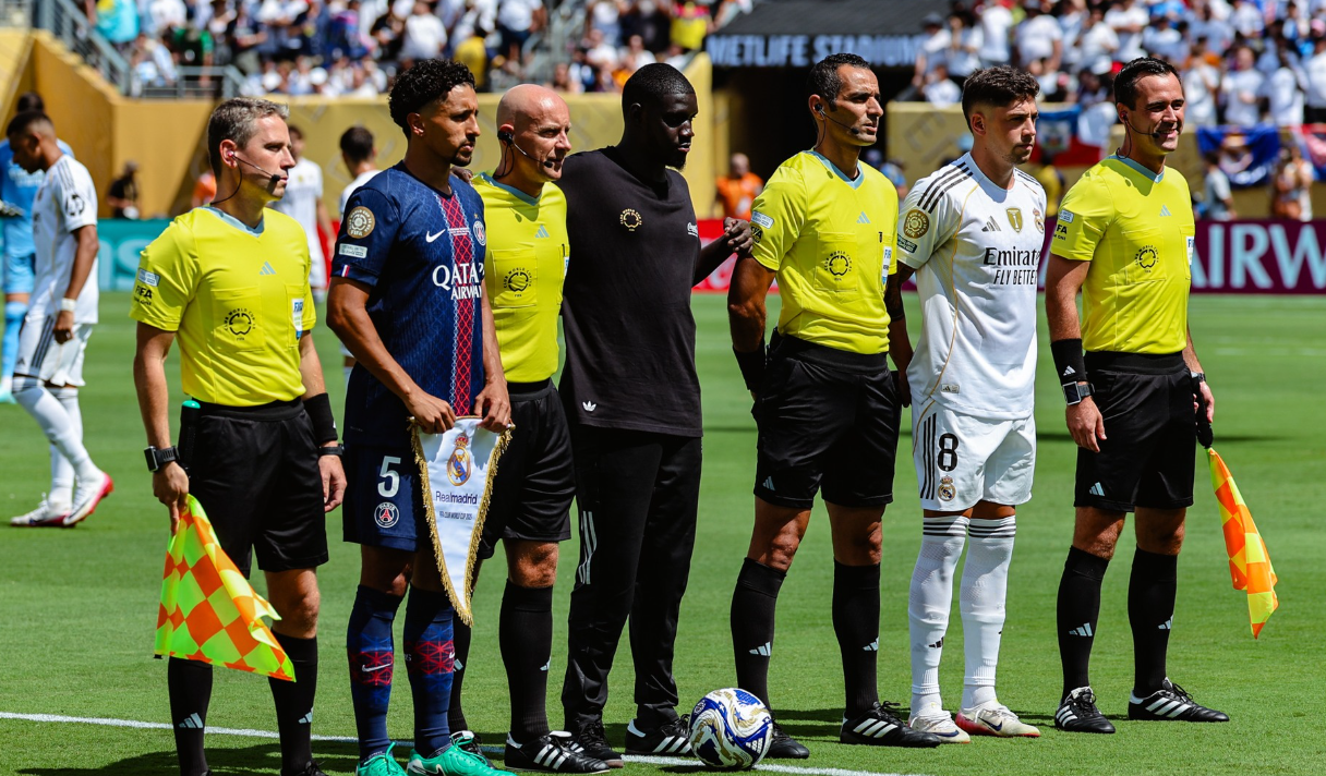 اختيار 5 حكام جزائريين لإدارة مباريات بطولة إفريقيا للمحليين