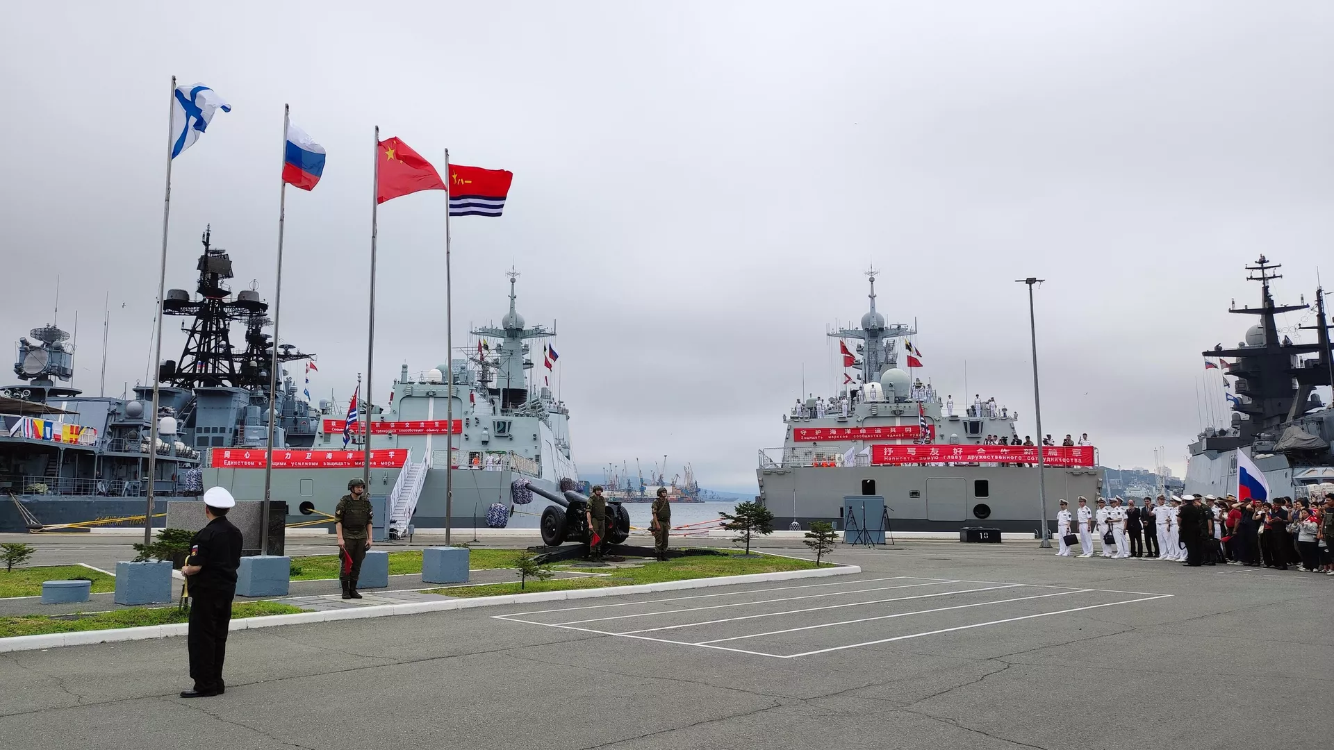 مناورات مشتركة بين روسيا والصين