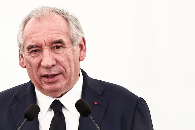 mécontentement Français gouvernement Bayrou niveau record sondages