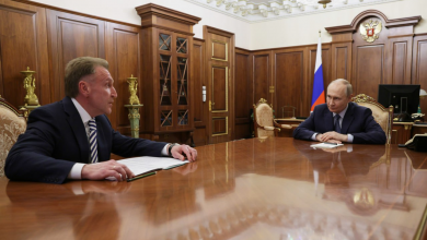 الرئيس الروسي فلاديمير بوتين خلال لقائه بالمبعوث الأمريكي ستيف ويتكوف ( صورة: الكريملين)