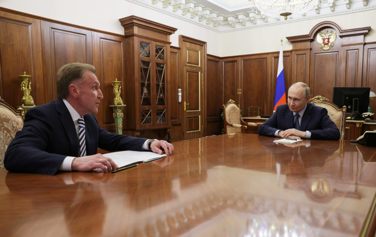 الرئيس الروسي فلاديمير بوتين خلال لقائه بالمبعوث الأمريكي ستيف ويتكوف ( صورة: الكريملين)