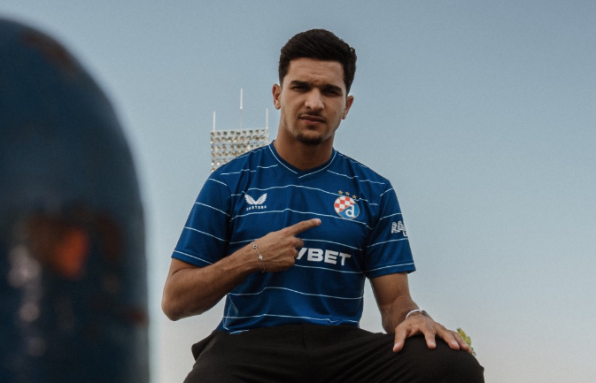 المهاجم الجزائري منصف بقرار ينضم رسميًا إلى دينامو زغرب