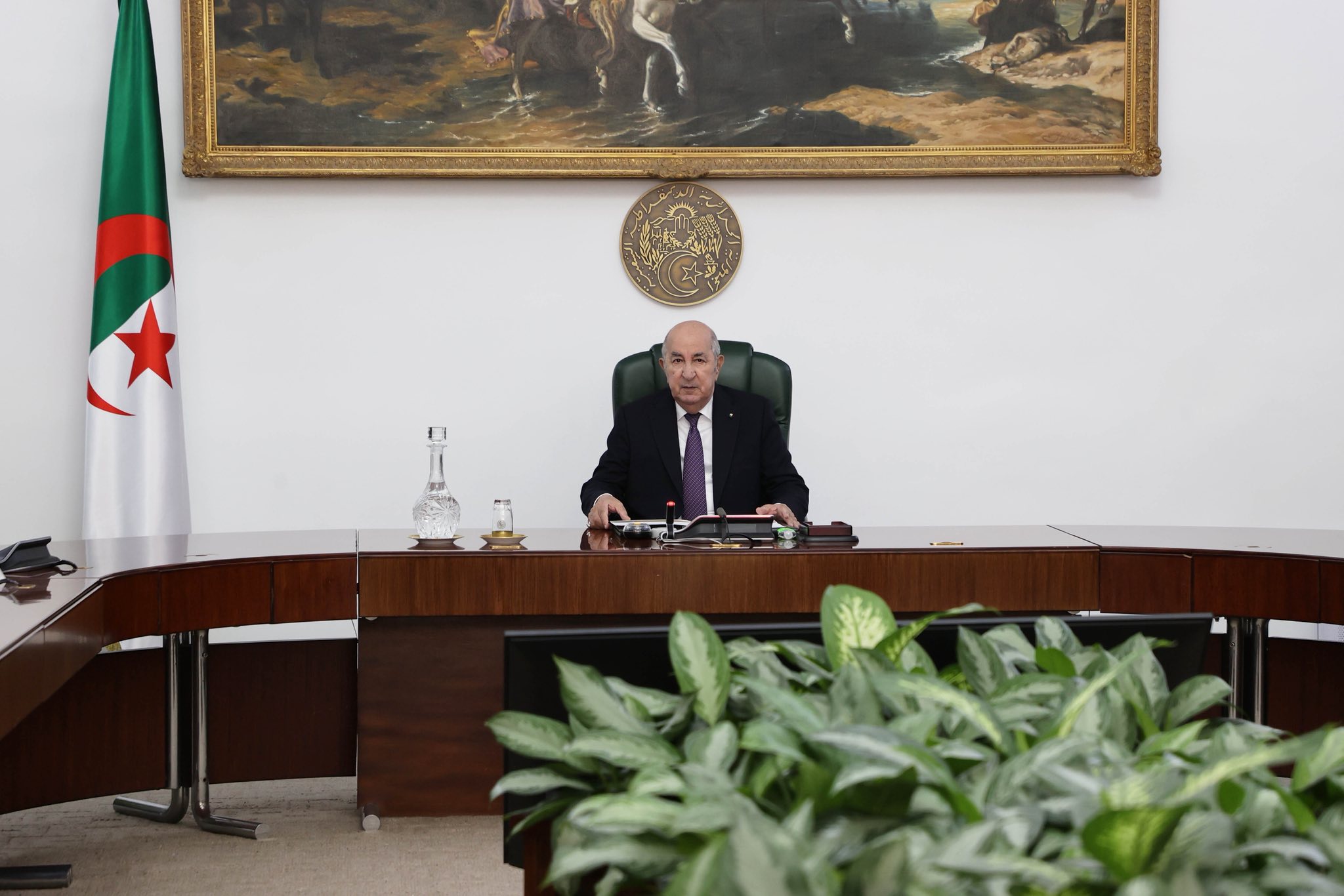 الرئيس الجزائري عبد المجيد تبون يترأس اجتماعا لمجلس الوزراء