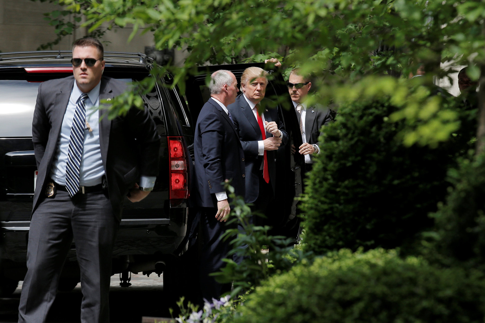 فريق الرئيس يُجري مناقشات موسّعة بشأن سبل تعزيز أمن ترامب