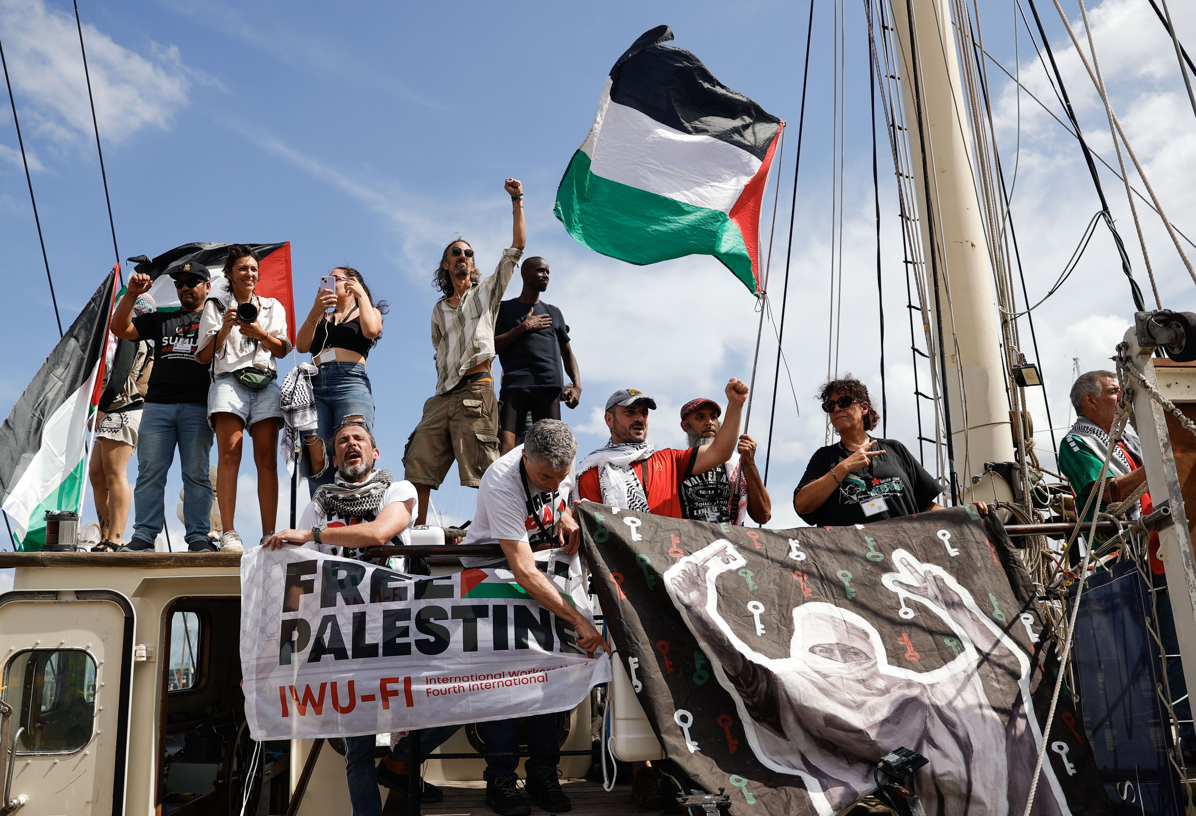 إيطاليا تمنع دخول شاحنات أسلحة موجهة للكيان الصهيوني إلى موانيها