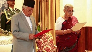 الرئيس النيبالي ورئيسة الوزراء للفترة الانتقالية